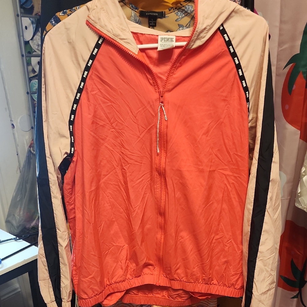 PINK VS Windbreaker